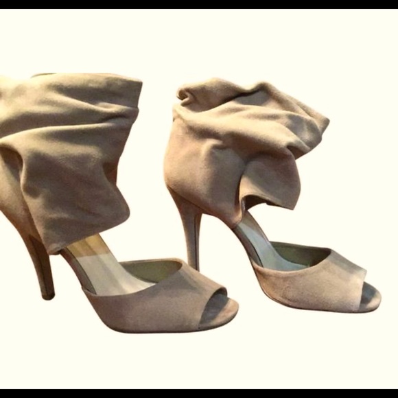 Shoes - Picture 1 of 4